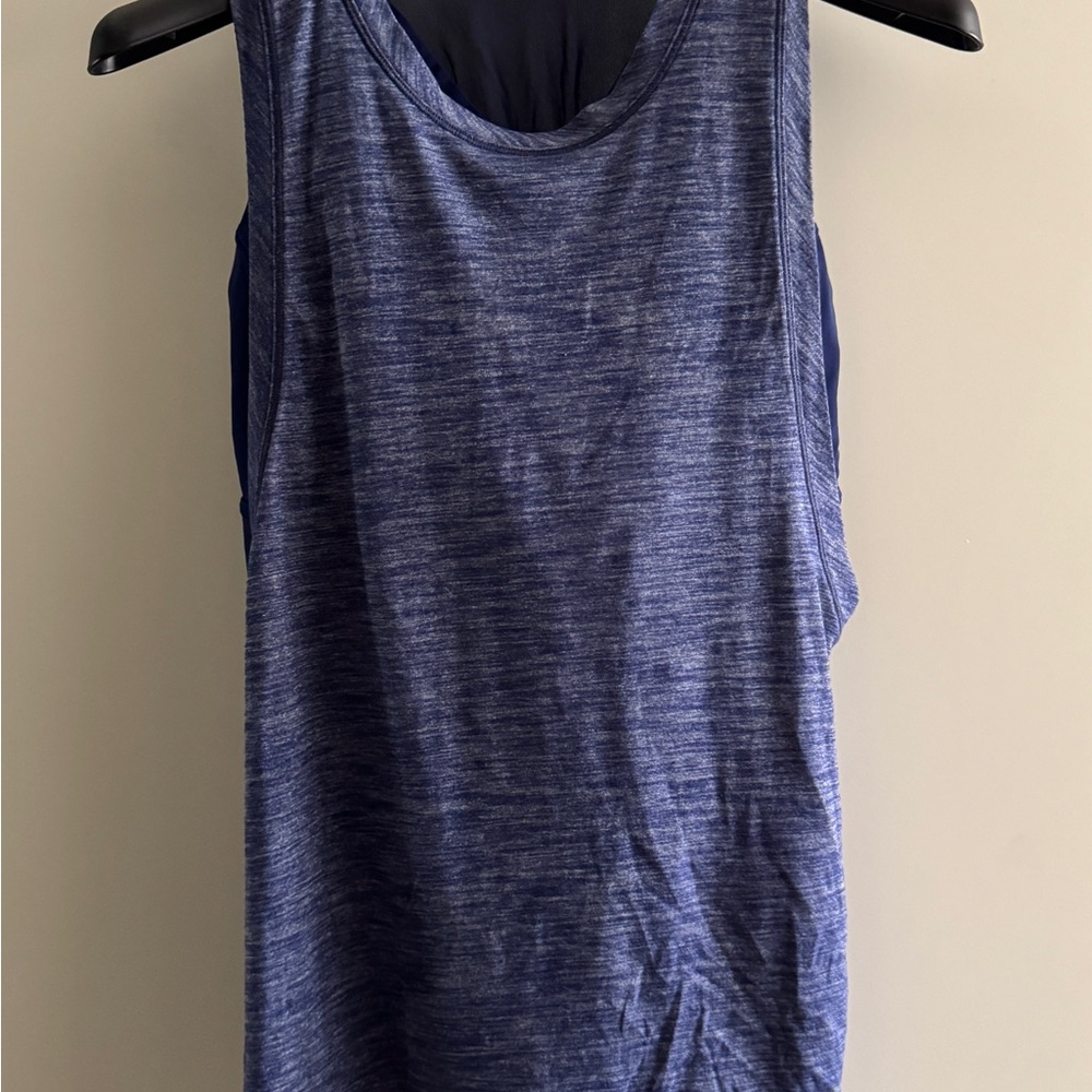 Lululemon women’s tank with built in bra